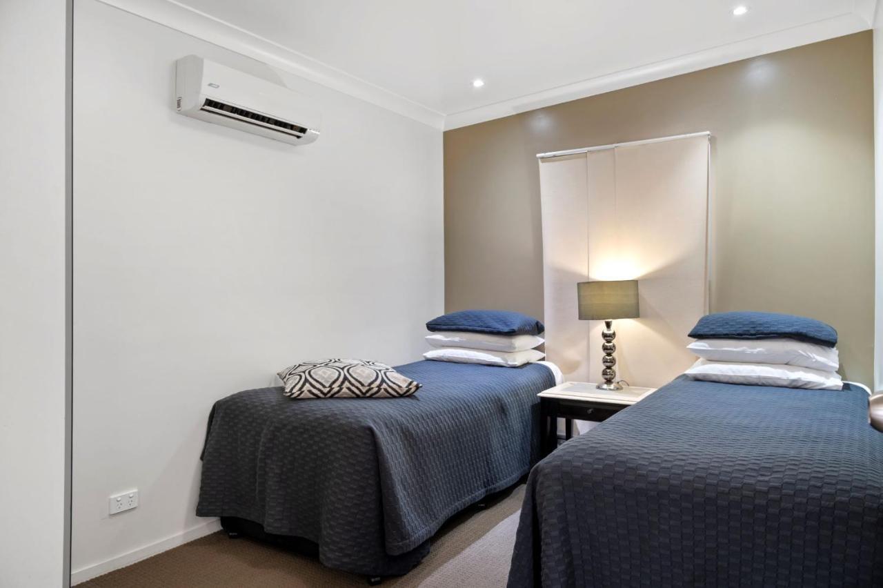53 On Victoria Motel Warwick Bagian luar foto
